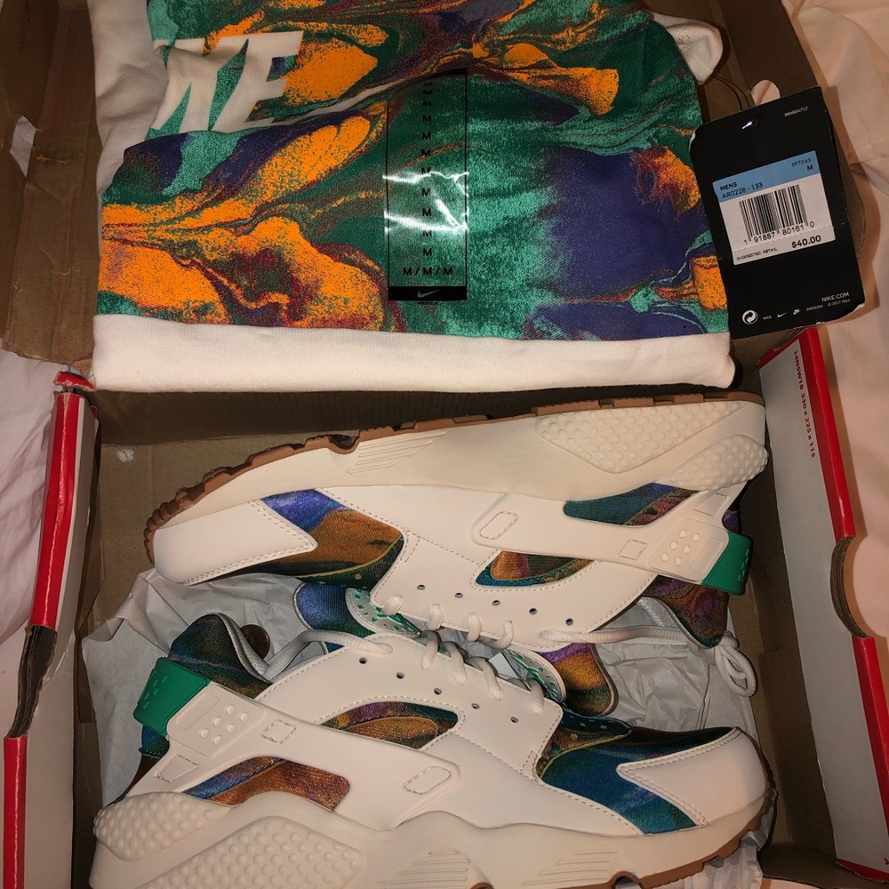 Huarache size 10.5 with medium shirt to match